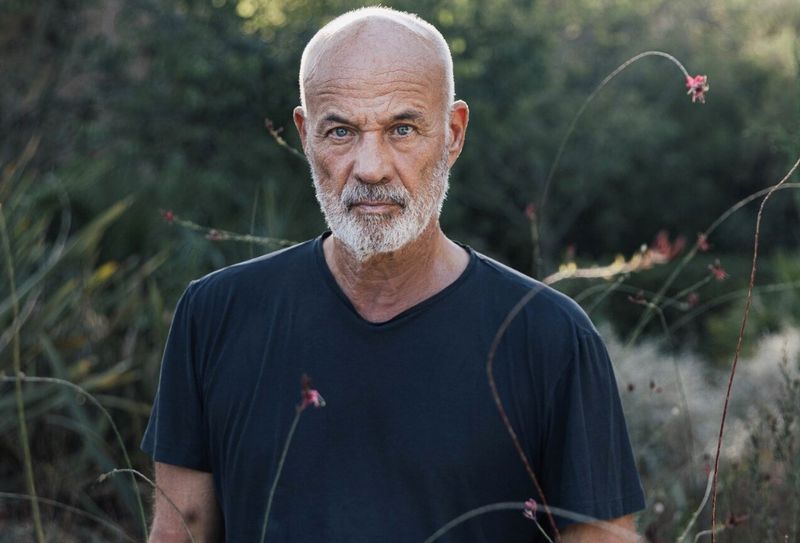 Mit 72 Jahren könnte sich Schauspielstar Heiner Lauterbach noch einmal als "Leading Man" zu einer neuen Krimireihe hinreißen lassen. Im Interview zum "Hagen Benz"-Thriller spricht er über das Geheimnis von Charisma, das Stars zu Stars macht - und sein Rezept für Lebensglück im Alter.