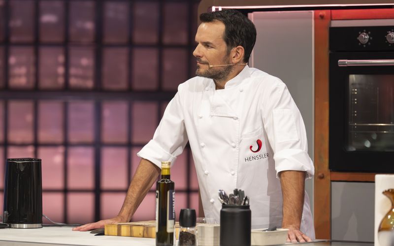 Fair geht vor! Steffen Henssler ließ Gnade vor Recht walten: Weil's die erste Show war, ließ er Dochats Teller zur Wertung zu. Ergebnis: "Team Herrmann" gewann 96:93.