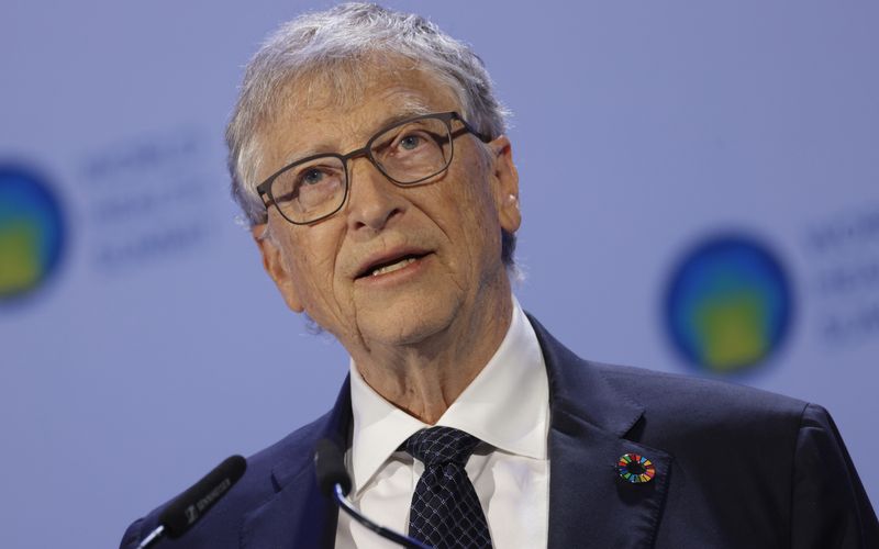 Er ist ein Pionier der Techbranche und einer der reichsten Menschen der Welt. Und das hat Bill Gates (Bild) geschafft, obwohl er die Uni ohne Abschluss verlassen hatte. Damit ist der milliardenschwere Unternehmer und Philanthrop nicht allein auf weiter Flur. Zum 70. Geburtstag des Microsoft-Gründers am 28. Oktober zeigen wir weitere prominente Studienabbrecher.
