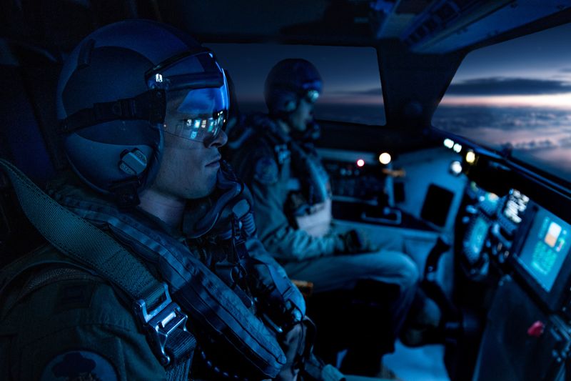 Die B2-Bomber der US Air Force sind in der Luft: Captain Jon Zimmer (Kyle Allen) wartet auf Befehle für einen eventuellen Gegenschlag.