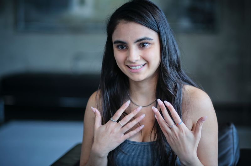 Warum war Nelly Schlüter (Bayan Layla) offenbar so einsam, dass sich Monate lang niemand Gedanken machte, als sie sich bei niemandem meldete. In Rückblenden lernt man das Leben der jungen Frau kennen. 