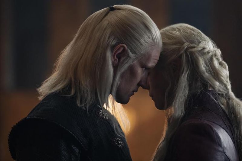 Daemon Targaryen (Matt Smith) und Rhaenyra Targaryen (Emma D'Arcy) wappnen sich für neue Kämpfe.