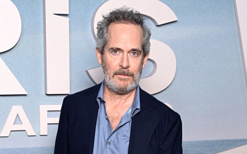 Tom Hollander, unter anderem bekannt aus "Fluch der Karibik" und "The White Lotus", gibt im Interview zu: Ein Leben ohne Smartphone könne er sich "heute kaum vorstellen".