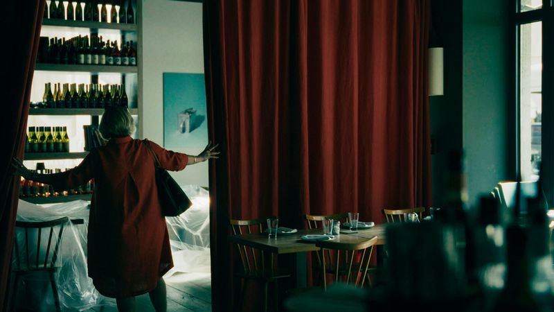 Katrin Wilhelm, Geldwäschebeauftragte bei einer Bank, erzählt warum bargeldintensive Geschäfte helfen, dreckiges Geld einzuspeisen.