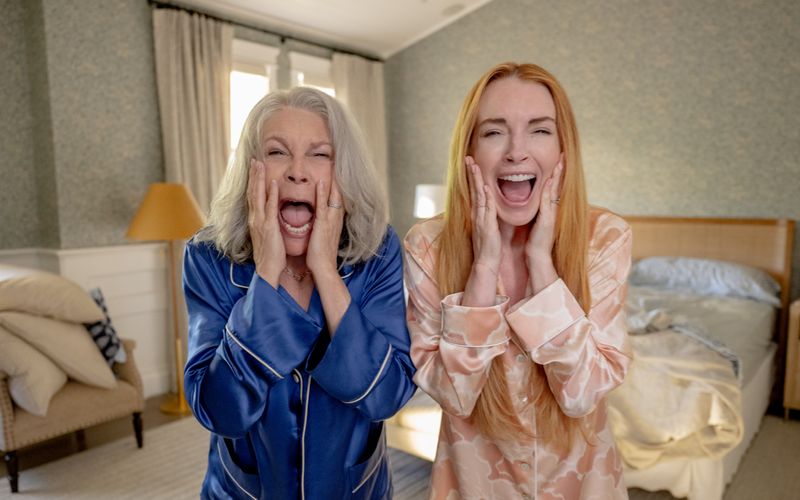 Zwischen Jamie Lee Curtis (links) und Lindsay Lohan entstand bei den Dreharbeiten zu "Freaky Friday" eine enge Freundschaft, über 20 Jahre später standen sie nun für das Sequel "Freakier Friday" erneut gemeinsam vor der Kamera.