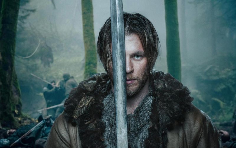 Der Drachentöter Siegfried (Jannis Niewöhner) sorgt mit seiner Ankunft für Aufruhr im Königreich Burgund.