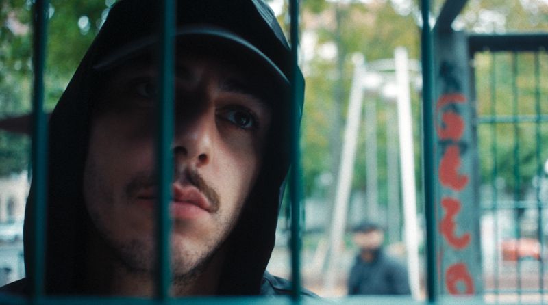  Momo (Xidir Koder Alian) ist nach seinem Ausbruch auf der Flucht.