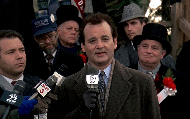 Natürlich kennen Sie den Mann im Vordergrund: In "Und täglich grüßt das Murmeltier" spielte Bill Murray eine seiner populärsten Rollen. Doch hätten Sie gewusst, dass ihm in diesem Bild sein Bruder zur Seite steht? Brian Doyle-Murray (rechts), der am 31. Oktober seinen 80. Geburtstag feiert, ist nicht der einzige, der im Schatten einer Schwester oder eines Bruders steht ...