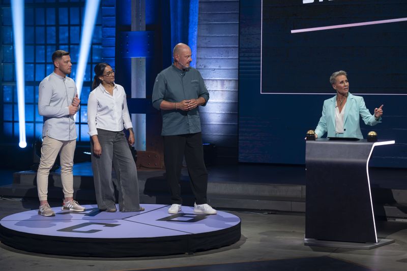 Moderatorin begrüßte "Team Rosin" mit Kapitän Frank Rosin, Alina Meissner-Bebrout und Robin Pietsch als starke Herausforderer. Insgesamt hatten oder haben sie sechs Michelin-Sterne.