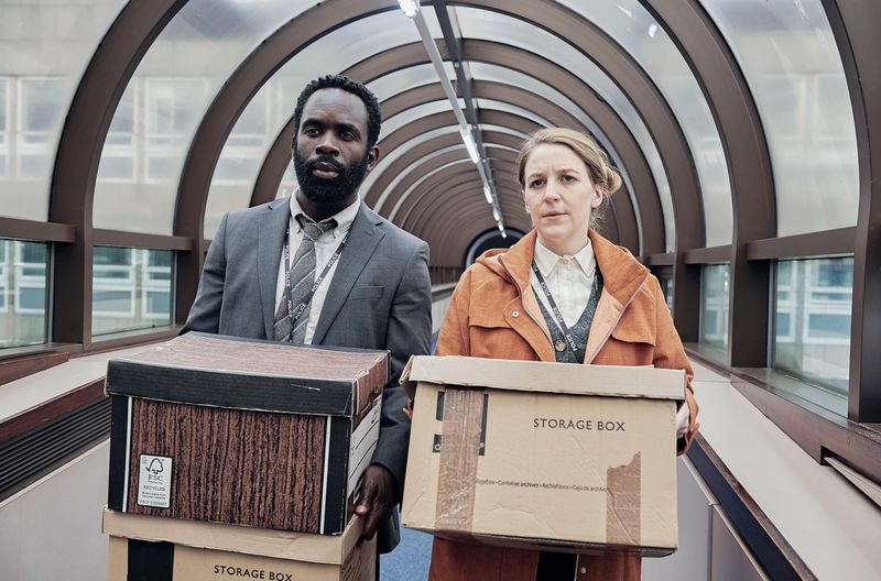 Sarah Collins (Gemma Whelan) und ihr Kollege Steve Bradshaw (Jimmy Akingbola) versuchen in der Krimiserie "The Tower" ein mysteriöses Verbrechen zu lösen.