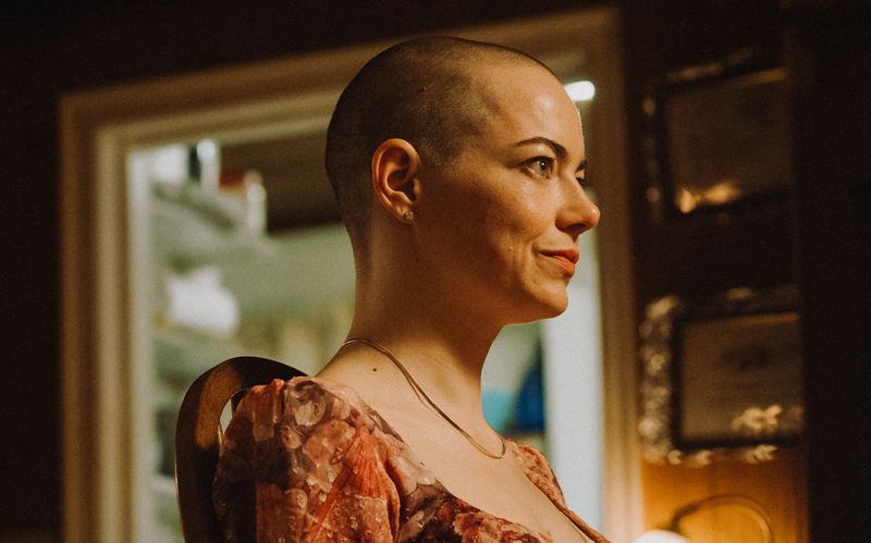 Für ihre Hauptrolle in Yorgos Lanthimos' schwarzhumoriger Groteske "Bugonia" hatte Emma Stone den Mut, sich die Haare abzurasieren.