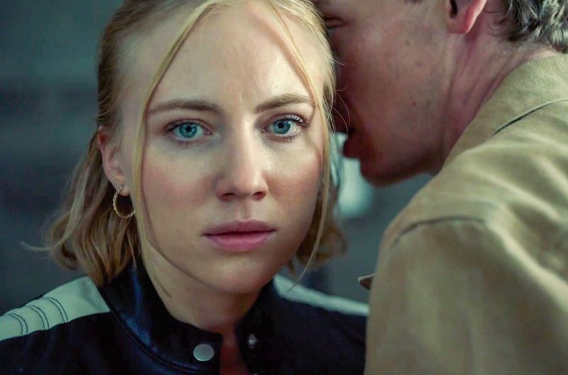 Wie weit geht Aga (Elisa Schlott), um an Informationen zu kommen?