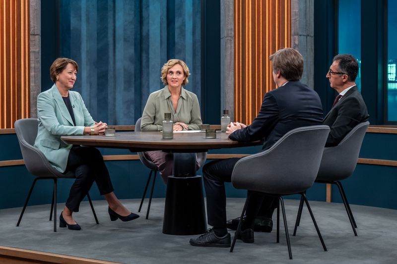 "Die Angebote sind da, der Wettbewerb ist sehr hart", sagt Auto-Lobbyistin Hildegard Müller (links).