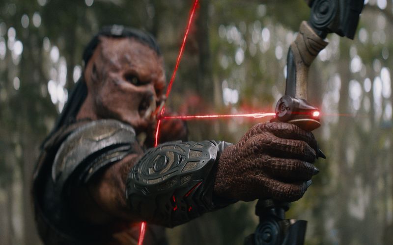 Jung-Predator Dek (Dimitrius Schuster-Koloamatangi) muss sich auf einem gefährlichen Planeten beweisen.