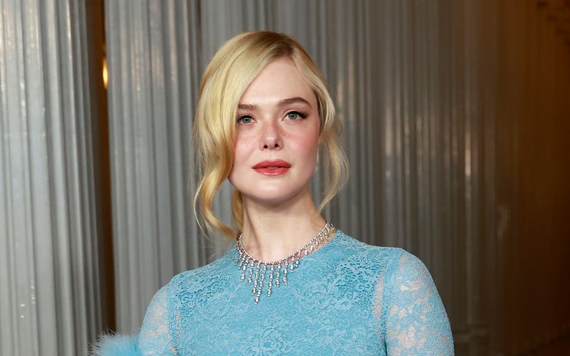 Elle Fanning begann schon als Kind ihre Karriere. Zunächst spielte sie häufig die jüngere Version ihrer Schwester Dakota, doch schon bald folgten eigene Filmrollen.