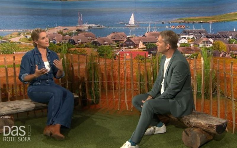 Bei "DAS! Rote Sofa" unterhielt sich Judith Rakers mit Moderator Hinnerk Baumgarten.