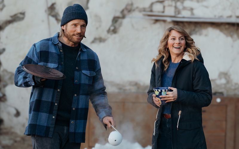 Auf Bergretterin Katharina Strasser (Luise Bähr) kann sich Markus Kofler verlassen. Nicht ganz so sicher ist er sich diesbezüglich bei seinem Halbbruder Jan.