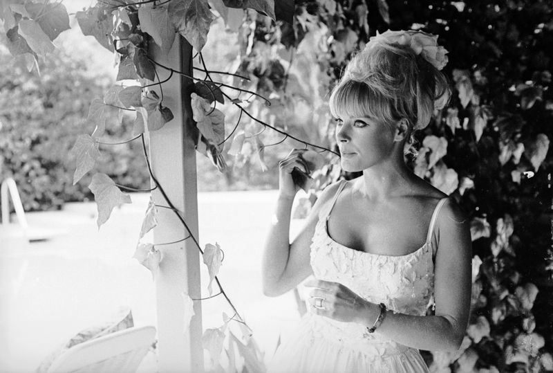 Elke Sommer auf ihrem Anwesen in Beverly Hills. 1964 zog sie nach Los Angeles - dem Jahr ihres Golden-Globe-Triumphs.