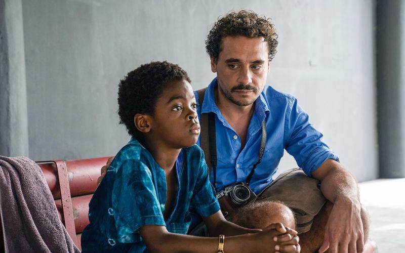 Thibaut (Jean Le Peltier, rechts) macht sich Sorgen um Gabriel (Tyron Bayineni). Er isst nicht, ist schlecht gelaunt, bockig. So als wäre er sauer auf ihn ...