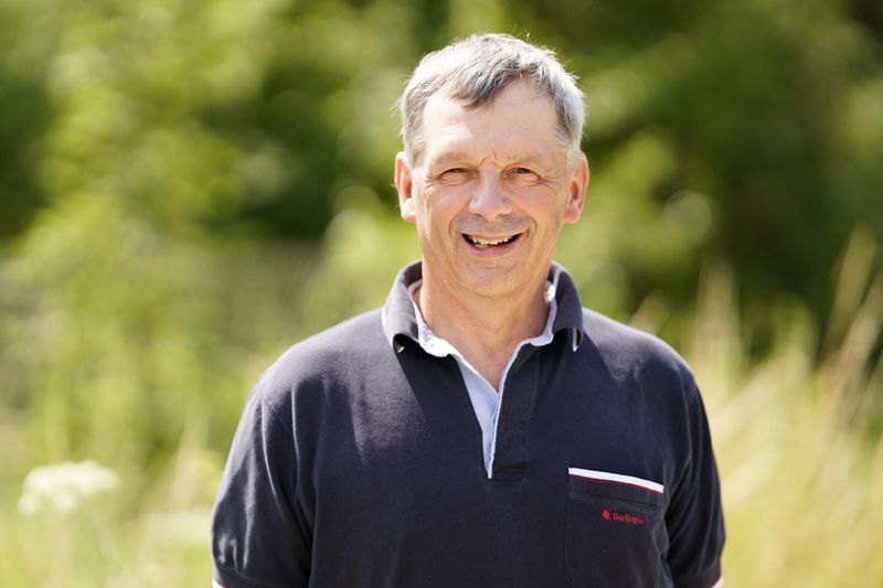 Der verwitwete 60-Jährige wünscht sich Nähe zu seiner Hofdame.