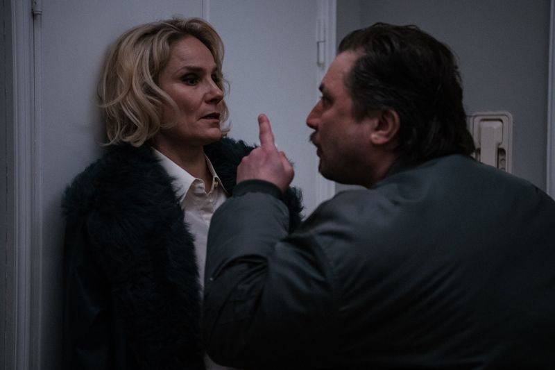 Linda (Laura Malmivaara) steckt in der Bredouille. 