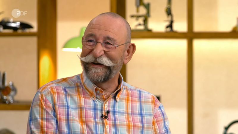 Bei dieser Rarität konnte Horst Lichter nicht mehr an sich halten. Schon allein, dass bei "Bares für Rares" so etwas zum Verkauf angeboten wurden, war kurios genug. Doch dann bekam der Moderator einen richtigen Lachanfall ...
