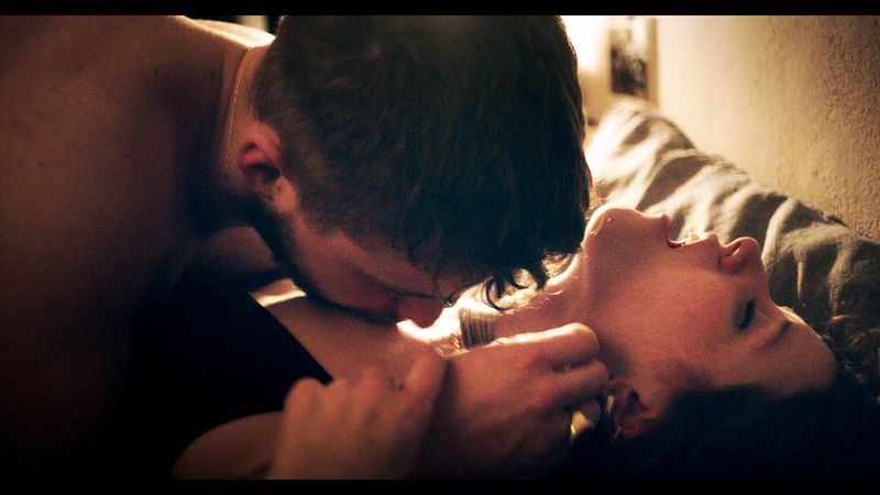 In einer der besten Episoden, "Weil ich ein Kind der Sonne bin", spielt Katharina Stark ("Deutsches Haus") eine Studentin, die ein Date hat und sich dabei durch und durch unsicher fühlt. Ihr "Kopfkino" dreht geradezu durch. 