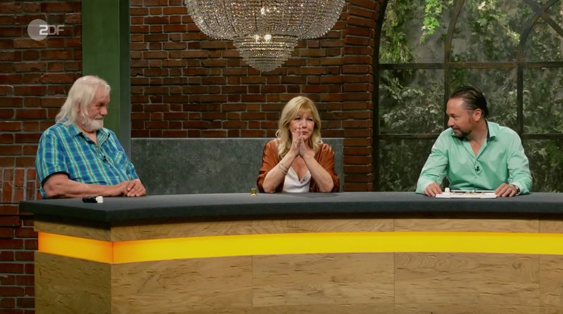 Dem Verkäufer fiel es in der Montagsausgabe der ZDF-Trödelshow "Bares für Rares" mit Horst Lichter nicht schwer, sich von seinem Erbschmuck zu trennen. "Er hat für mich keinen emotionalen Wert", erklärte er gelassen. Die unverhofft hohe Schätzung brachte ihn dann aber doch fast aus der Fassung - und der Kampf im Händlerraum erst ...