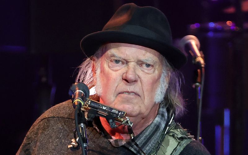 Auch nach über 60 Jahren Karriere kein bisschen leise: Neil Young feiert am 12. November seinen 80. Geburtstag.