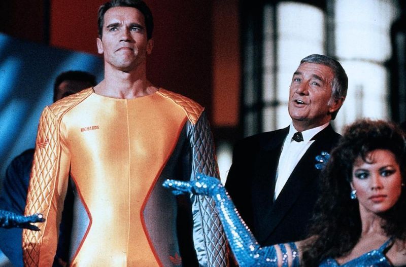 Im Action-Thriller "The Running Man" wird Ben Richards (Arnold Schwarzenegger, links) beschuldigt, ein Massaker ausgelöst zu haben.