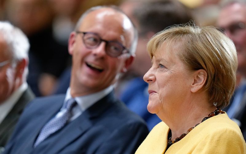 Angela Merkel und Friedrich Merz zeichnen sich durch große Unterschiede im Regierungsstil und in den Inhalten aus.