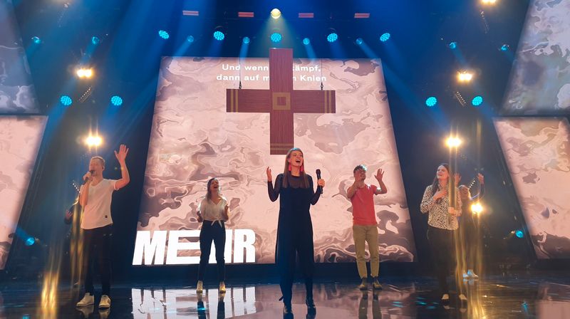 Ungewöhnlicher Schulterschluss: Das Auftreten der jungen Christen und ihrer Prediger erinnert oft an Popkonzerte.