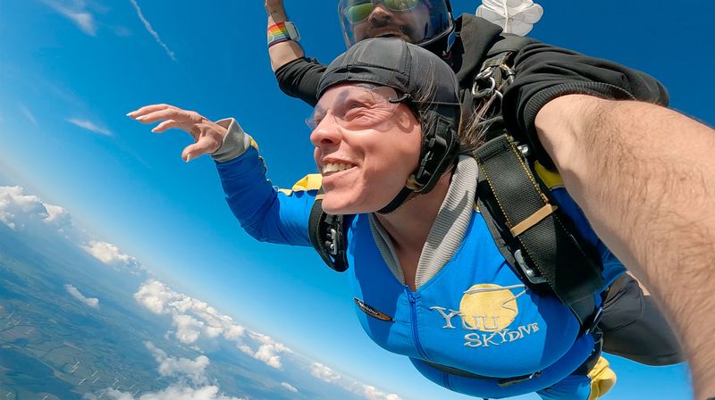 Maike will das Leben, so lange das geht, spüren. "Echtes Leben" begleitet die 54-Jährige und ihren Mann Dirk.