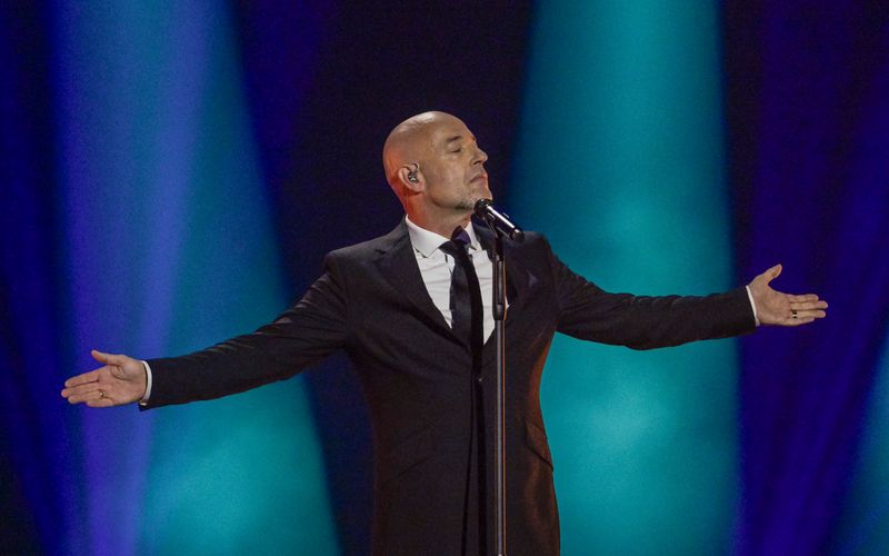 Der Graf war mit seiner Band Unheilig zuletzt in der ARD-Show "Schlagerbooom" zu Gast. Nun stürzte er bei einem Konzert von der Bühne.