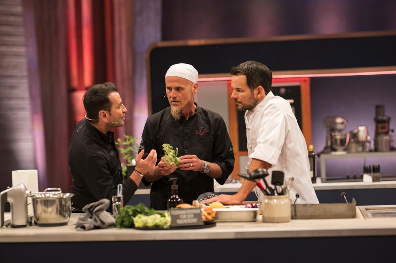 Steffen Henssler geht auf Ali Güngörmüş los: "Du faule Sau" - SWYRL,  Entertainment-Themen, die dich begeistern.