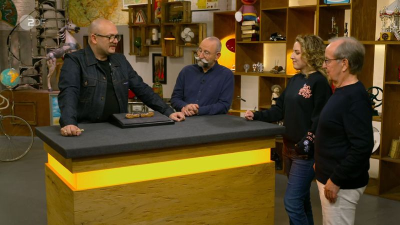 Die Fußballschuhe mit den Unterschriften großer Fußball-Legenden müssten bei "Bares für Rares" doch mehrere hundert Euro bringen, dachte der Verkäufer. 