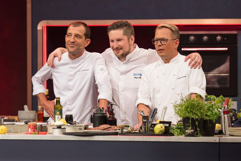 Steffen Henssler geht auf Ali Güngörmüş los: "Du faule Sau" - SWYRL, Entertainment-Themen, die dich begeistern.