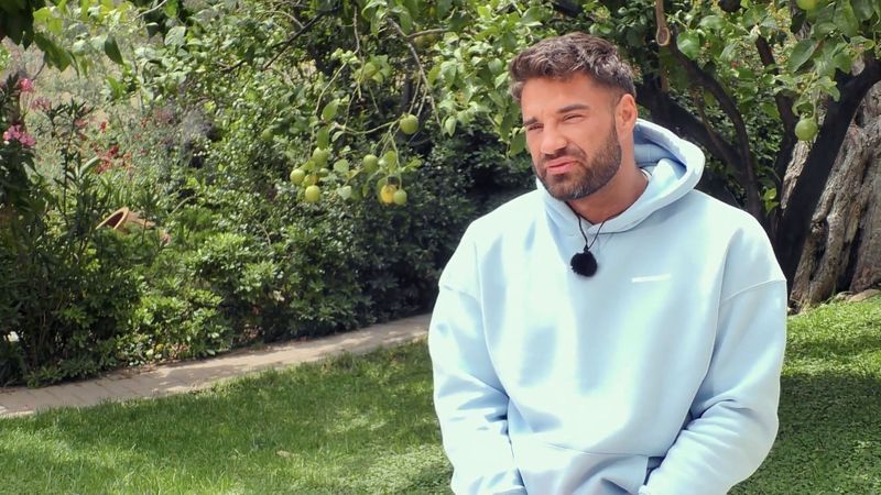 Aleks grübelt, was alles falsch gelaufen ist - bei seiner Verlobten.