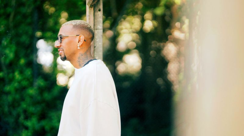 "Ich habe einen Menschen verloren, den ich sehr geliebt habe", sagt Jérôme Boateng vor der Kamera.