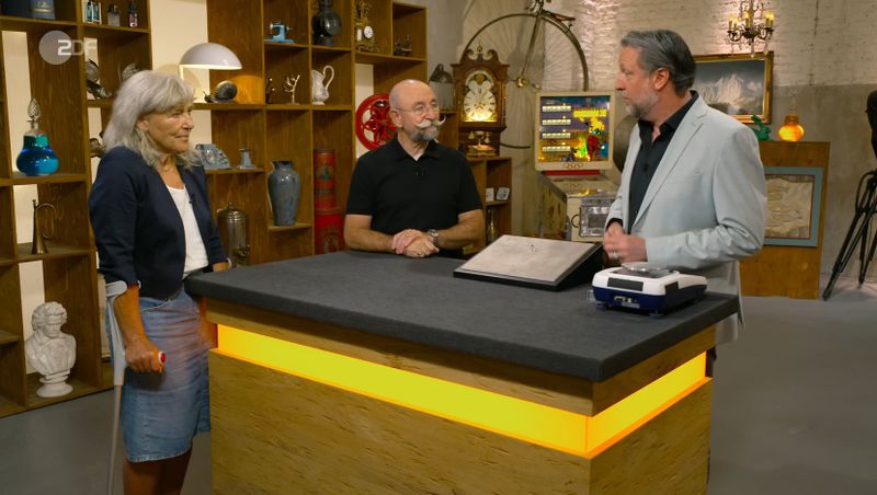 Vor gut 30 Jahren hatte Renate das Schmuckstück von ihrer Mutter geschenkt bekommen. So richtig warm wurde sie damit aber nie. Weil er ihr zu sehr "blinkert", wollte sie den edlen Ring aus den 1970er-Jahren loswerden. 