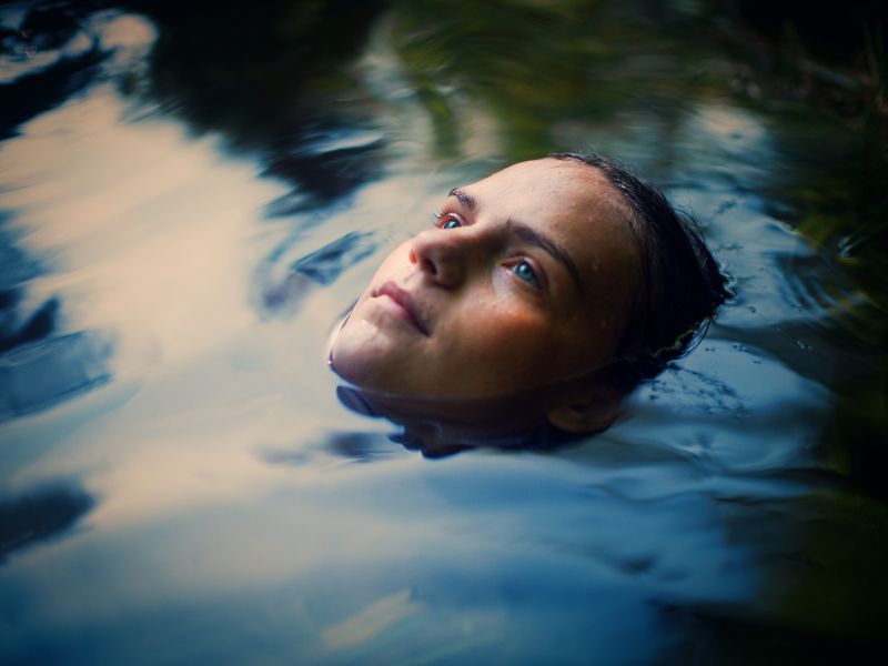 Die 14-jährige Lea (Mariella Aumann) wächst in einer Sekte auf. 