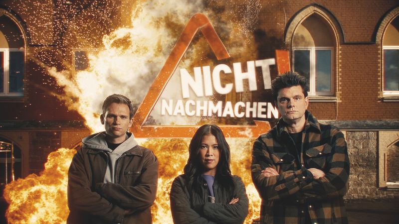 Mai Thi Nguyen-Kim, Fabian Köster (links) und Lutz van der Horst präsentieren die Neuauflage von "Nicht nachmachen!". Sie folgen Wigald Boning und Bernhard Hoëcker, was wohl mit der Hoffnung einhergeht, beim jungen Publikum anzukommen.