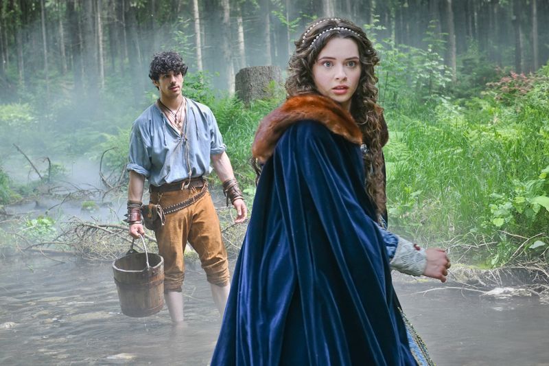 Schafft Juraj (Ladislav Bédi) es, den Fluch von Júlia (Katarína Krajčovičová) zu brechen? Das neue Märchen "Die drei goldenen Dukaten" läuft am Mittwoch, 24. Dezember, 15.05 Uhr, im ZDF