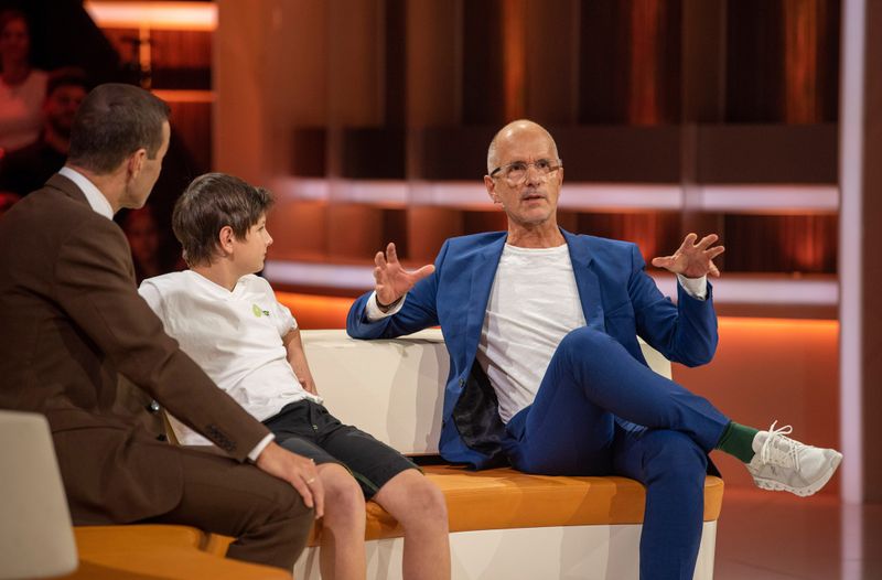 Christoph Maria Herbst (rechts) stichelt gegen Moderator Kai Pflaume.