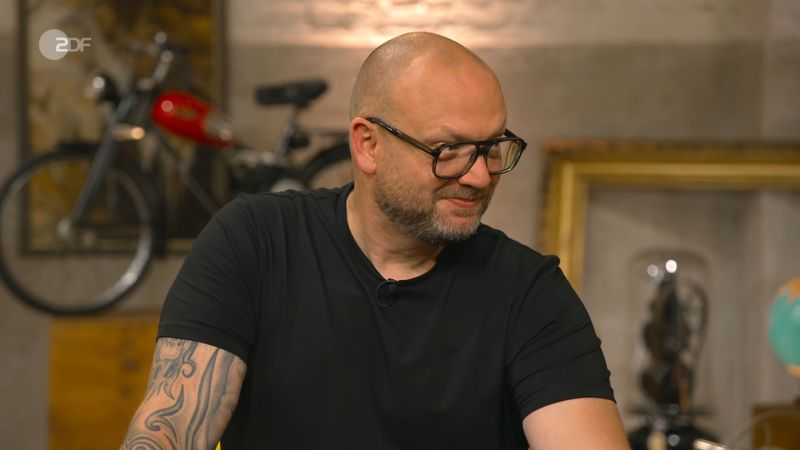 "Die konnten sich nicht entscheiden, wo vorne und hinten ist", war Sven Deutschmanek noch immer im Lach-Flash. "Hauptsache schön", fand der Moderator. Das Modellspielzeug hatten zwei Freunde und Sammler aus Hofheim am Taunus mitgebracht.