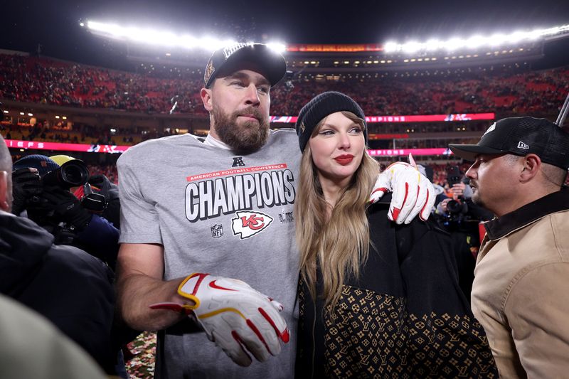 Die Verlobung von Taylor Swift und Travis Kelce sorgte in der Musik- und Sportwelt für Aufsehen.