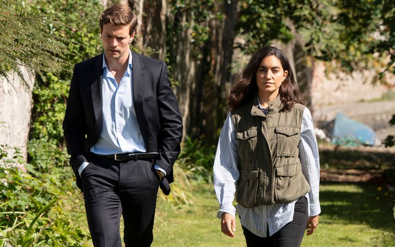 Das neue Ermittlerduo (Leo Suter, Sofia Barclay) hat jede Menge Gegensätze zu überwinden, nicht nur aufgrund ihrer konträren sozialen Herkunft.