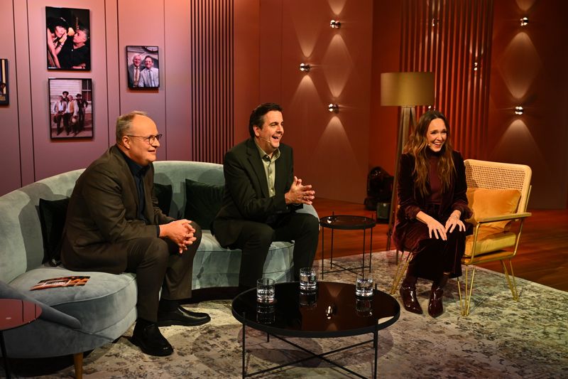 Carolin Kebekus erinnert sich mit Oliver Welke (links) und Bastian Pastewka an persönliche TV-Highlights.