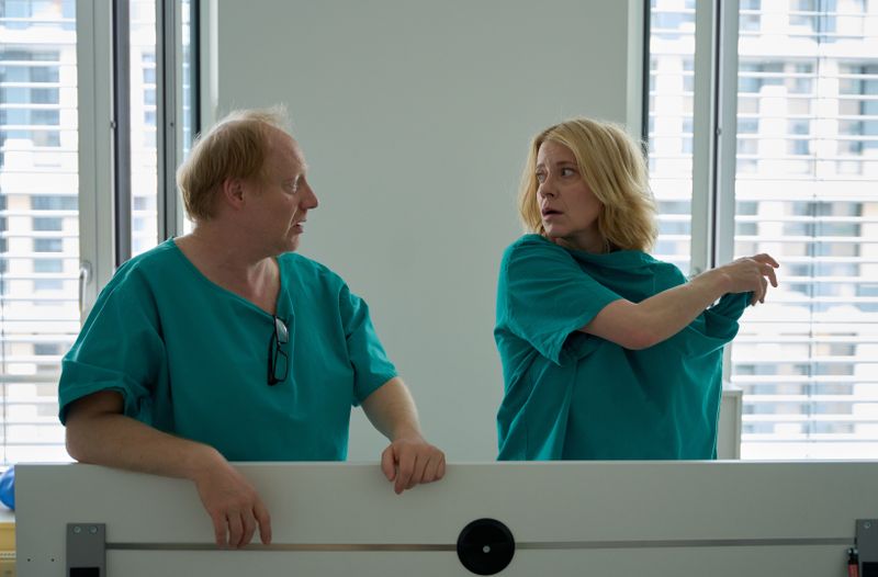 Eigentlich sind sie schon lange getrennt. Doch dann lässt sich Wanda (Caroline Peters) auf eine Affäre mit ihrem Ex-Mann Harald (Simon Schwarz) ein.