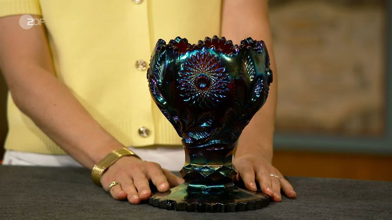 "Geboren bin ich in Rumänien, wo wir auch dieses schöne Glasgefäß herhaben", stellte sich Andrea aus Bad Rappenau vor. "Dieses gute Stück gehört meiner Mama. Die hat das von einer alten Nachbarin, um die sie sich gekümmert hat."
